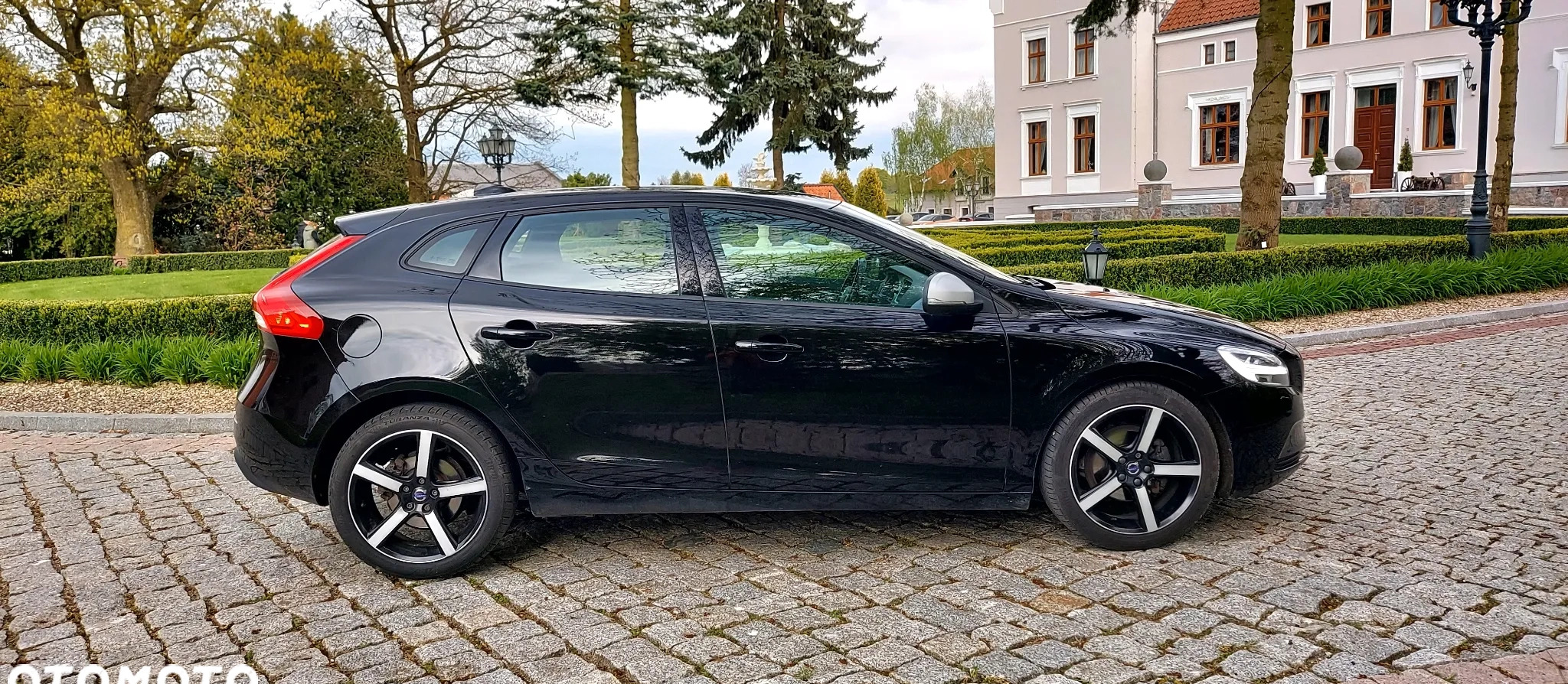 Volvo V40 cena 57300 przebieg: 153000, rok produkcji 2017 z Lubawa małe 67